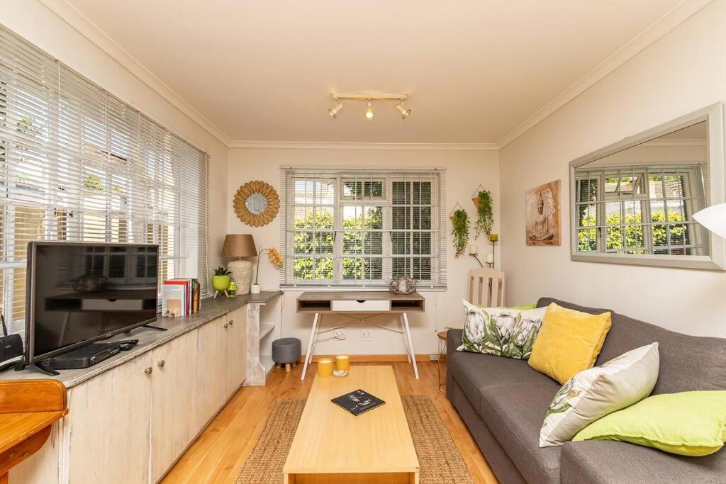 Suburban Bliss With Wifi And Plunge Pool Holiday home
